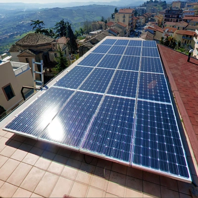 Pannelli solari sul tetto dell'Hotel dei 7