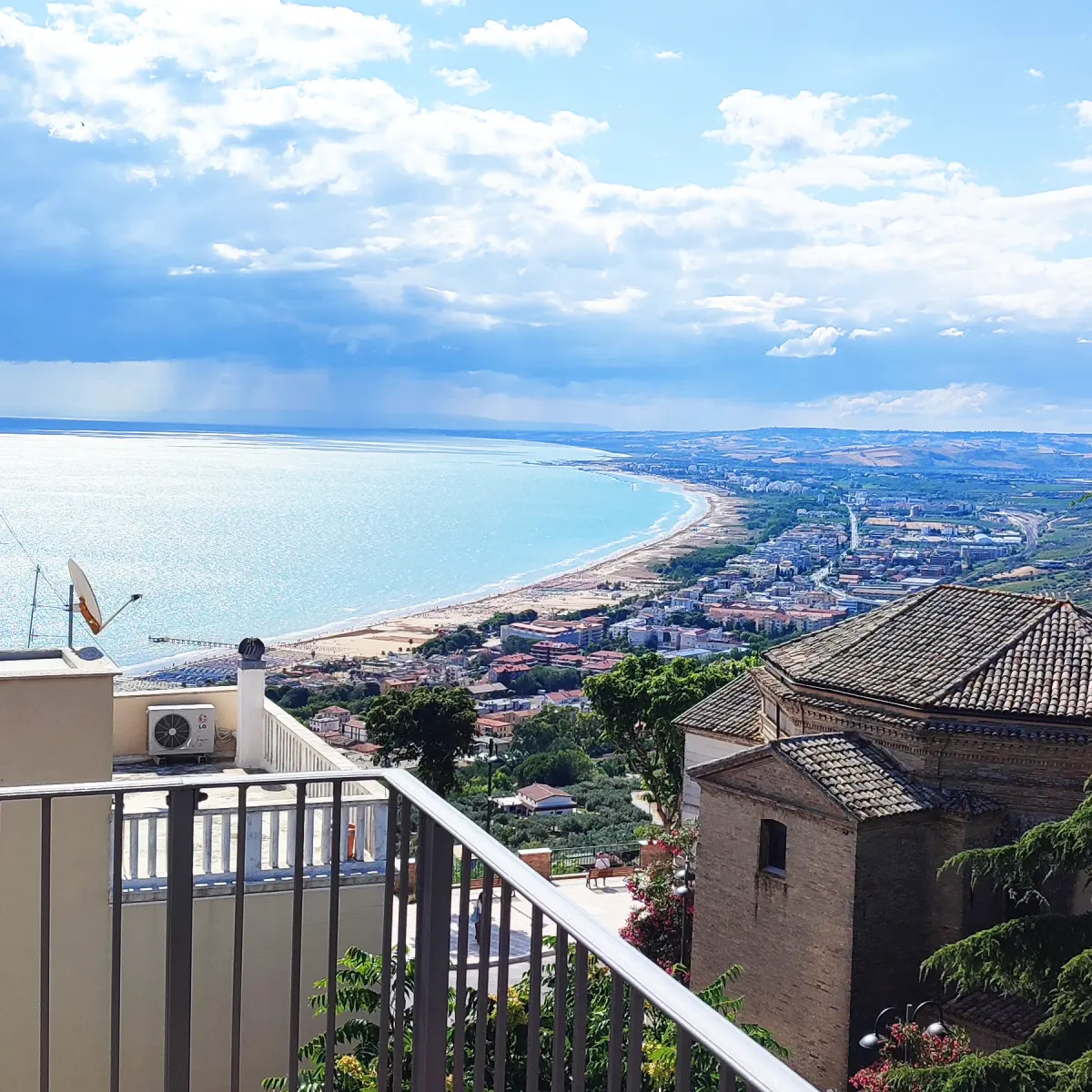 Vista dal balcone sul golfo di Vasto